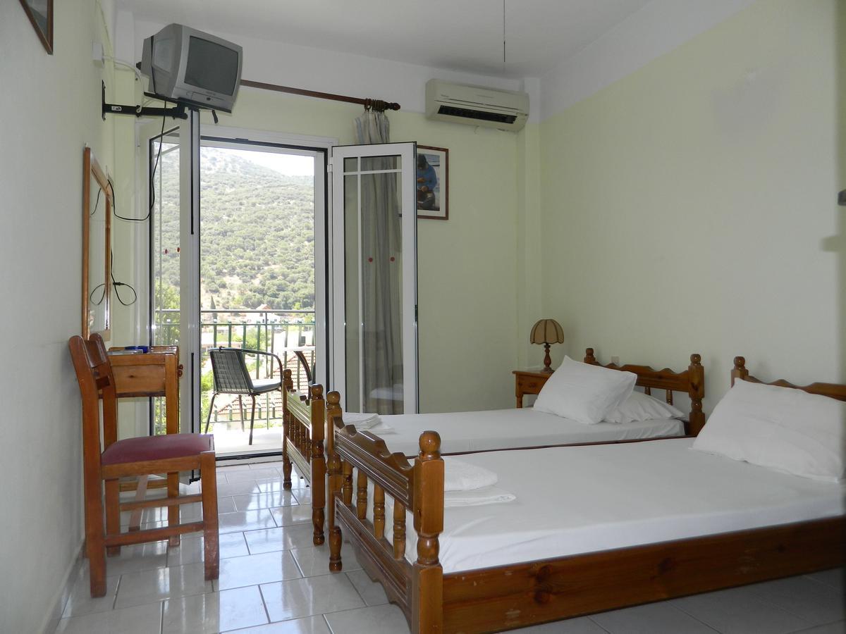 Logara'S Apartments Agia Efimia Esterno foto