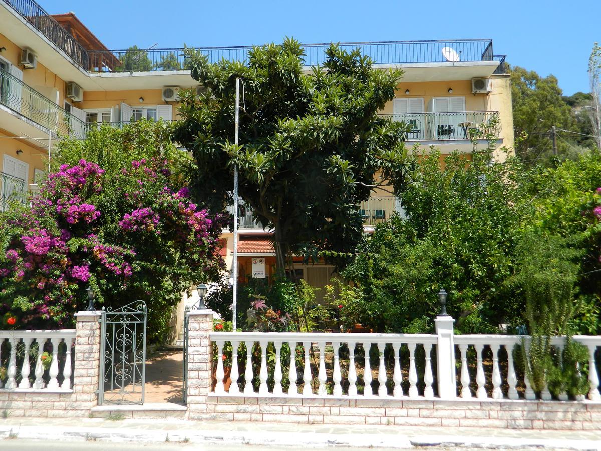 Logara'S Apartments Agia Efimia Esterno foto
