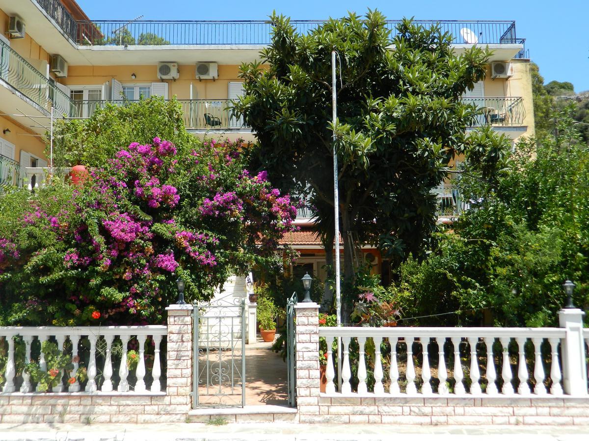 Logara'S Apartments Agia Efimia Esterno foto