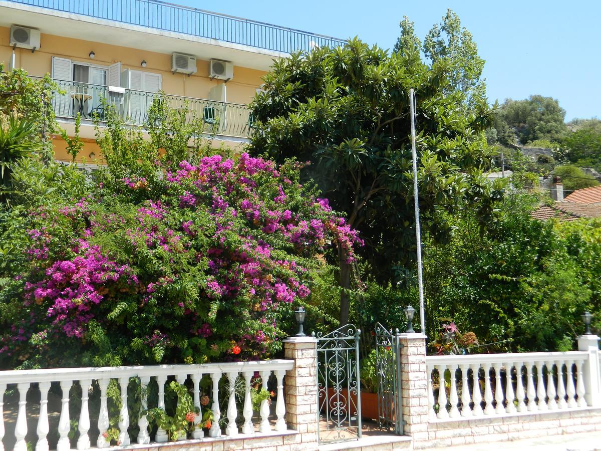 Logara'S Apartments Agia Efimia Esterno foto